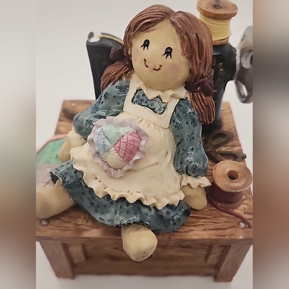 Vintage 1995 San Francisco Music Box. Plays Tune "Thats What Friends Are For" - Picture 2 of 8